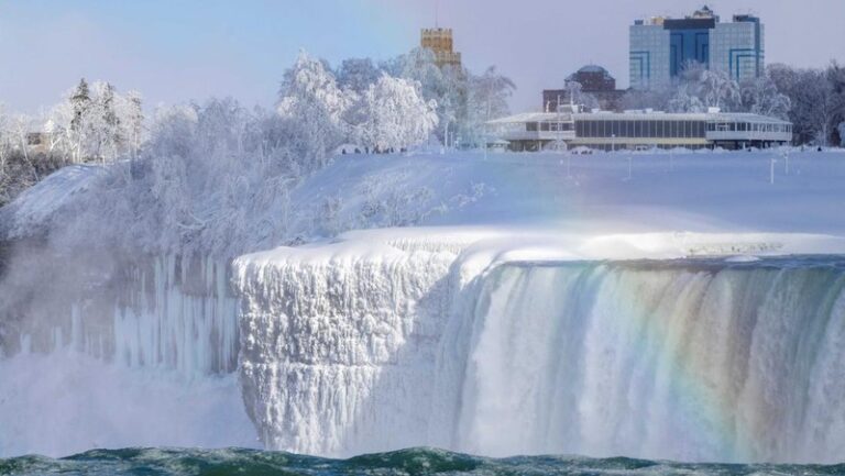 niagara-membeku-jalan-setapak-wisata-diselimuti-es-tebal-1770085541062_169